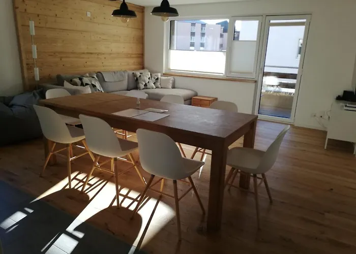 Haus Rhaetikon 1. Og, Links Daire *