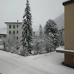 Haus Rhaetikon 1. Og, Links Appartement Davos