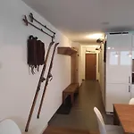 Haus Rhaetikon 1. Og, Links Davos