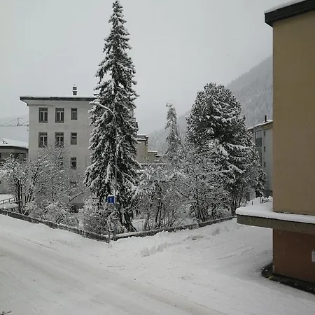Haus Rhaetikon 1. Og, Links Apartmán Davos