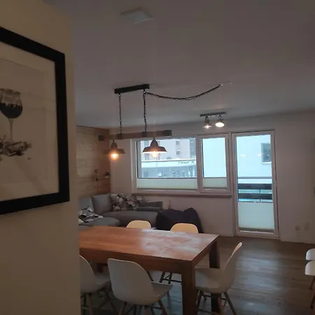 Haus Rhaetikon 1. Og, Links Apartmán *