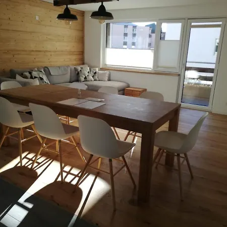 Haus Rhaetikon 1. Og, Links Lägenhet Davos