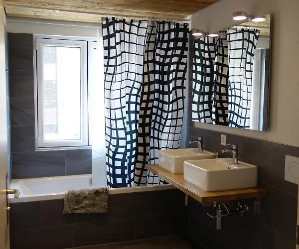 Apartmán Haus Rhaetikon 1. Og, Links *